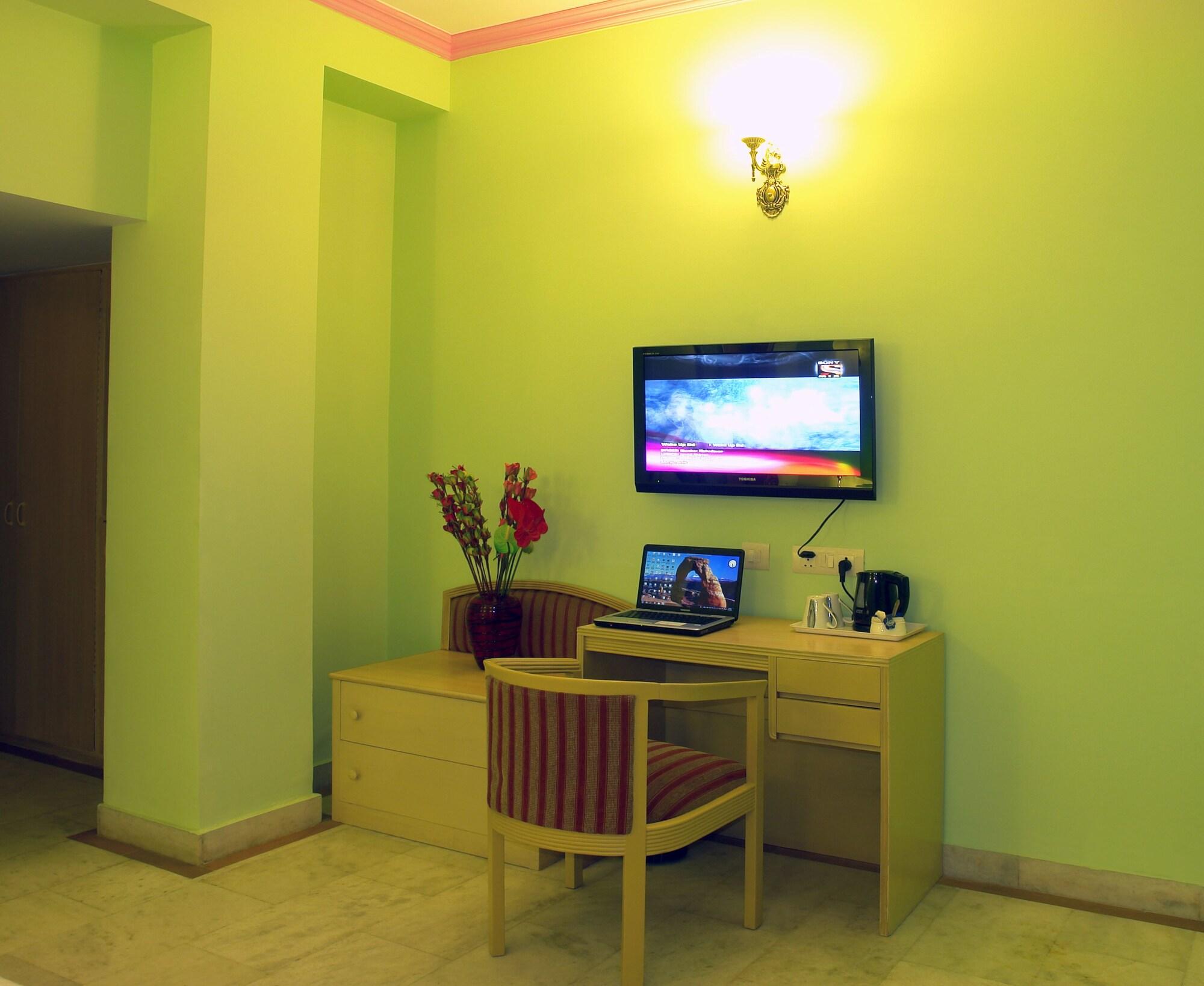The Crest Inn Дели Экстерьер фото