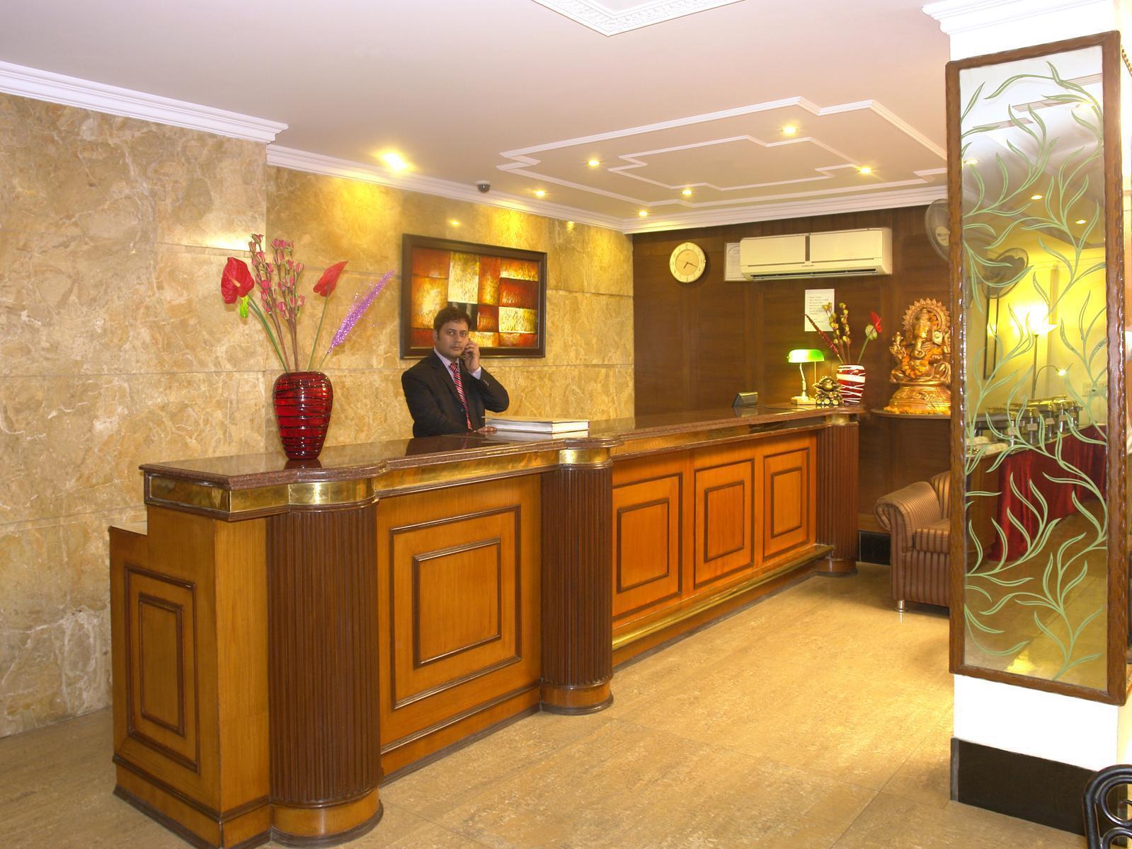 The Crest Inn Дели Экстерьер фото