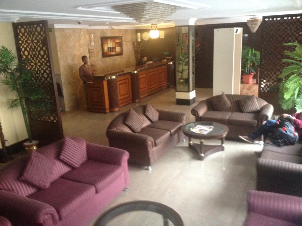 The Crest Inn Дели Экстерьер фото