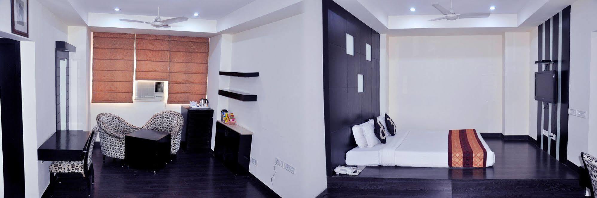 The Crest Inn Дели Экстерьер фото